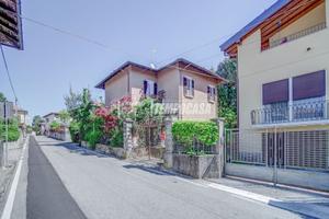 SESTO CALENDE - VILLA BIFAMILIARE CON GIARDINO