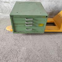 Cassettiera in metallo robusta