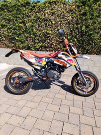 moto ktm 690
