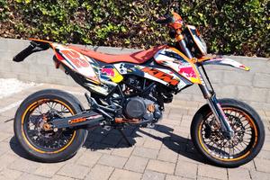moto ktm 690