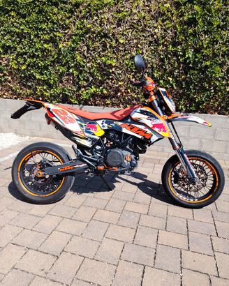 moto ktm 690