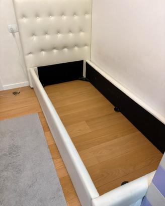Letto singolo bianco
