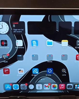 IPad Air 2 completo di custodia tastiera Logitech