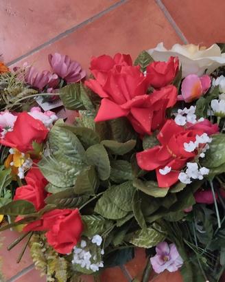 Fiori di plastica singoli o a mazzetti