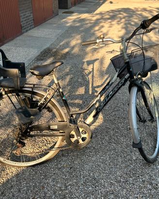 Bicicletta città Elios con seggiolino e cestino
