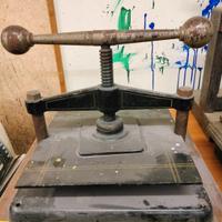 Antico Torchio da Rilegatore in Ghisa. Pressa per
