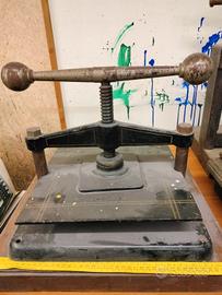 Antico Torchio da Rilegatore in Ghisa. Pressa per