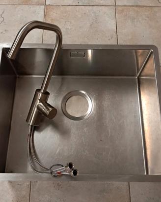 lavandino e miscelatore cucina