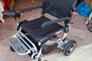 Carrozzina elettronica esterno pari al nuovo