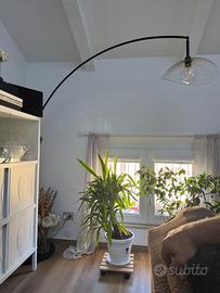 Lampada da terra nera ad arco IKEA