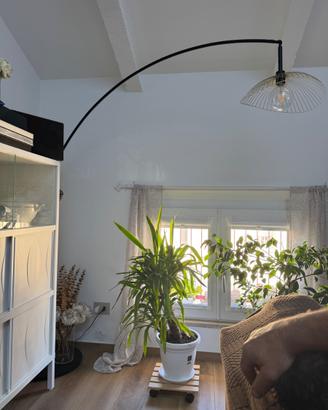 Lampada da terra nera ad arco IKEA