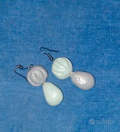  orecchini, anelli, spille 