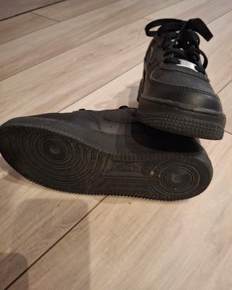 nike air force one nere n.39