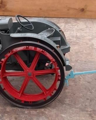Trattore Landini con aratro (modellino Hachette)