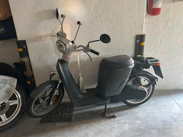 Scooter elettrico Askoll 125