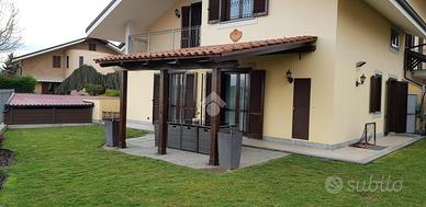 VILLA A SCHIERA A PIOBESI TORINESE