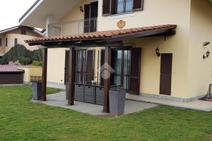 VILLA A SCHIERA A PIOBESI TORINESE