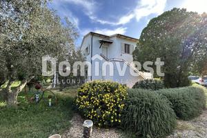 Villa di 215 m² con più di 5 locali a Montalto di 