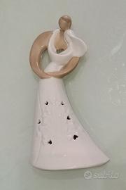 COPPIA DI SPOSI STATUINA IN PORCELLANA LED H21 CM