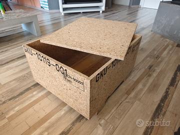 tavolino con cassa in legno compensato industriale