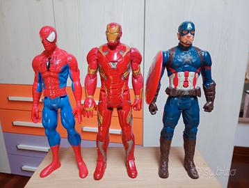 Personaggi spiderman ironman e capitan america