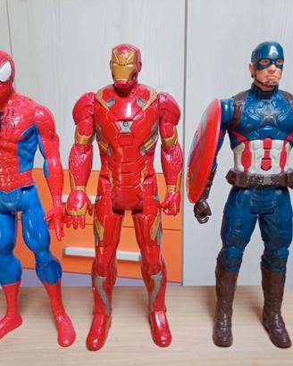 Personaggi spiderman ironman e capitan america