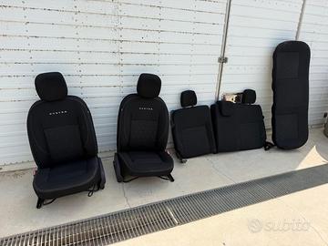 Sedili Dacia Duster anteriori e posteriori