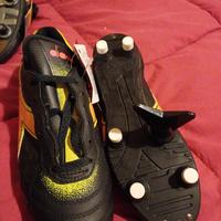 n 2 paia di scarpini da calcio 
