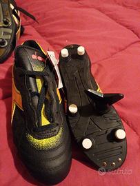 n 2 paia di scarpini da calcio 