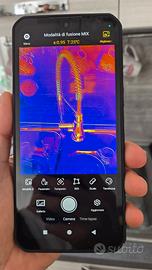 Smartphone con camera termica e Visore notturno