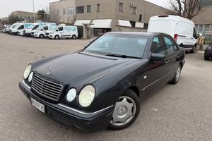 MERCEDES E200 KOMPRESOR ASI STORIC 92.000KM