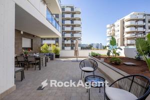 SOLUZIONE RISTRUTTURATA CON AMPIO TERRAZZO E BOX