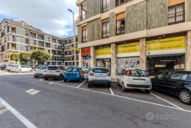 Locale commerciale in centro - 120mq - 6 vetrine