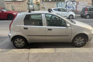 Macchina FIAT punto