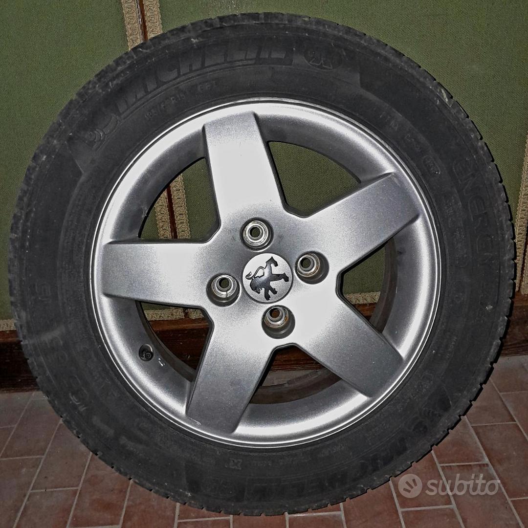 VENDIAMO RUOTE COMPLETE ESTIVE - Accessori Auto In vendita a Pavia