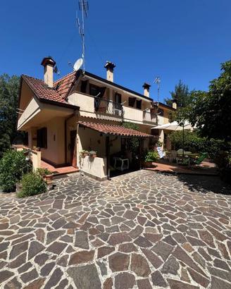 Villa di 250 m² con 5 locali a Torrice
