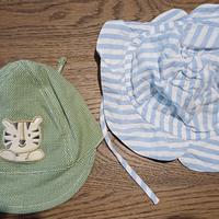 Due cappellini estivi neonati