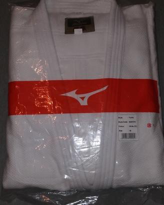Judogi 
Modello Yusho IJF  White Mizuno