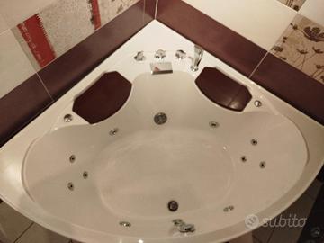 Vasca idromassaggio in vetroresina 