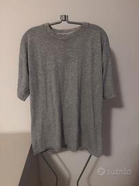 T-shirt grigia basic super versatile 🤍