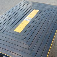 Tavolo artigianale in legno e ceramica