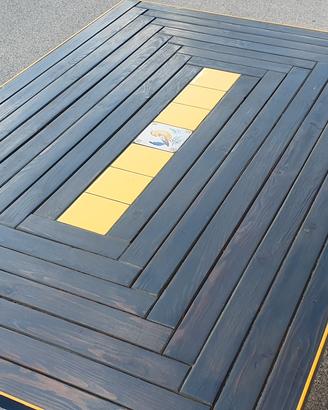 Tavolo artigianale in legno e ceramica