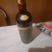 bottiglia di vino rosso del 1987  numerato