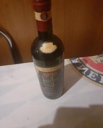bottiglia di vino rosso del 1987  numerato