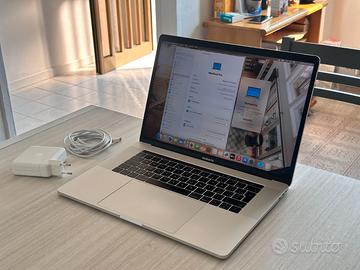 MacBook Pro 15” 256GB/16GB/4VRAM GRADO A +ADOBE