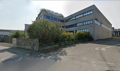 Grande Capannone ideale per Magazzino e Laboratori