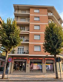  LOCALE COMMERCIALE  a DOGLIANI