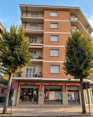  LOCALE COMMERCIALE  a DOGLIANI