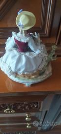 Statuina in porcellana con merletti – Vintage