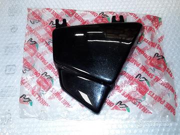 Coperchio sottosella nero dx aprilia red rose 50